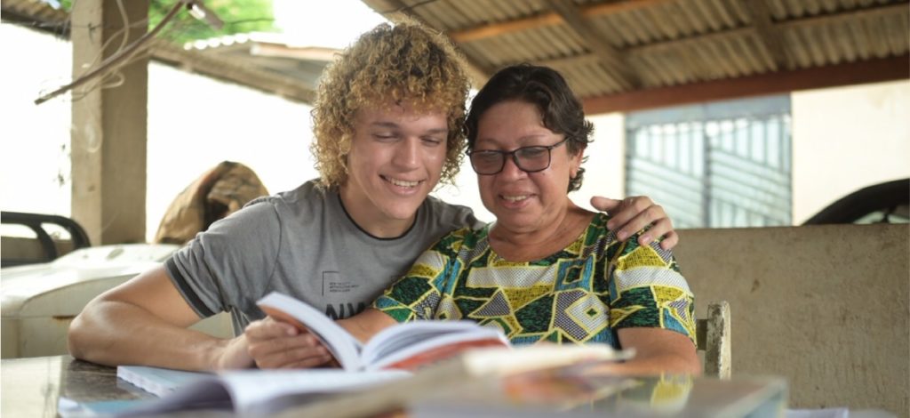 Dicas de cuidados oculares para mães acima dos 60 anos